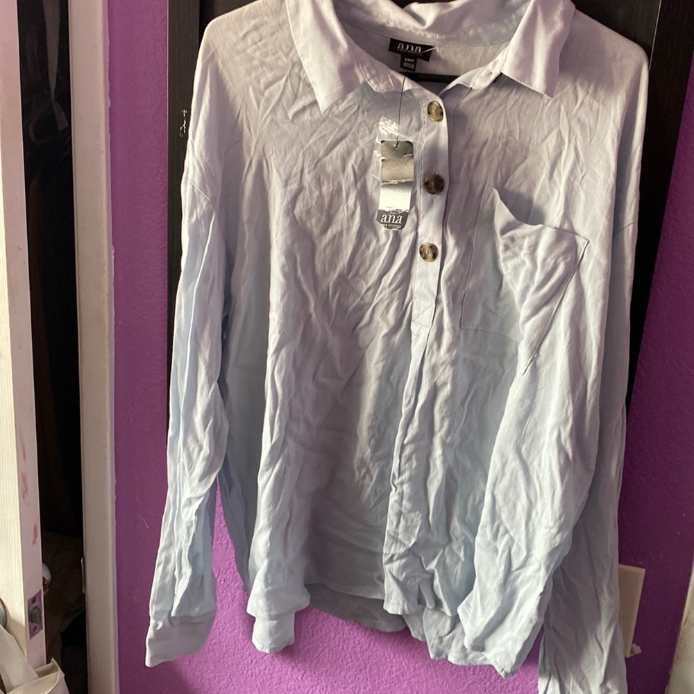 Long sleeve linen blouse 3 buttons on top